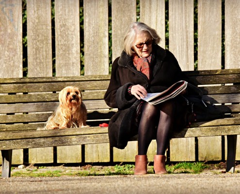 Senior Benefits From Pet Therapy
